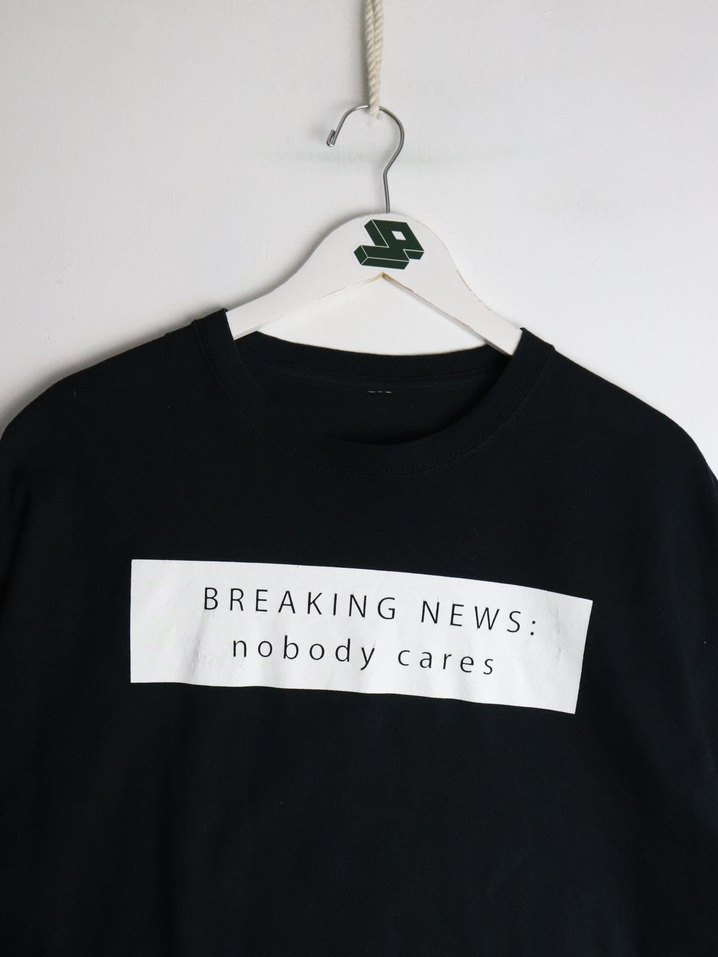 Breaking News Nobody Cares T Shirt Mens XL Black Funny from propervintagecanada