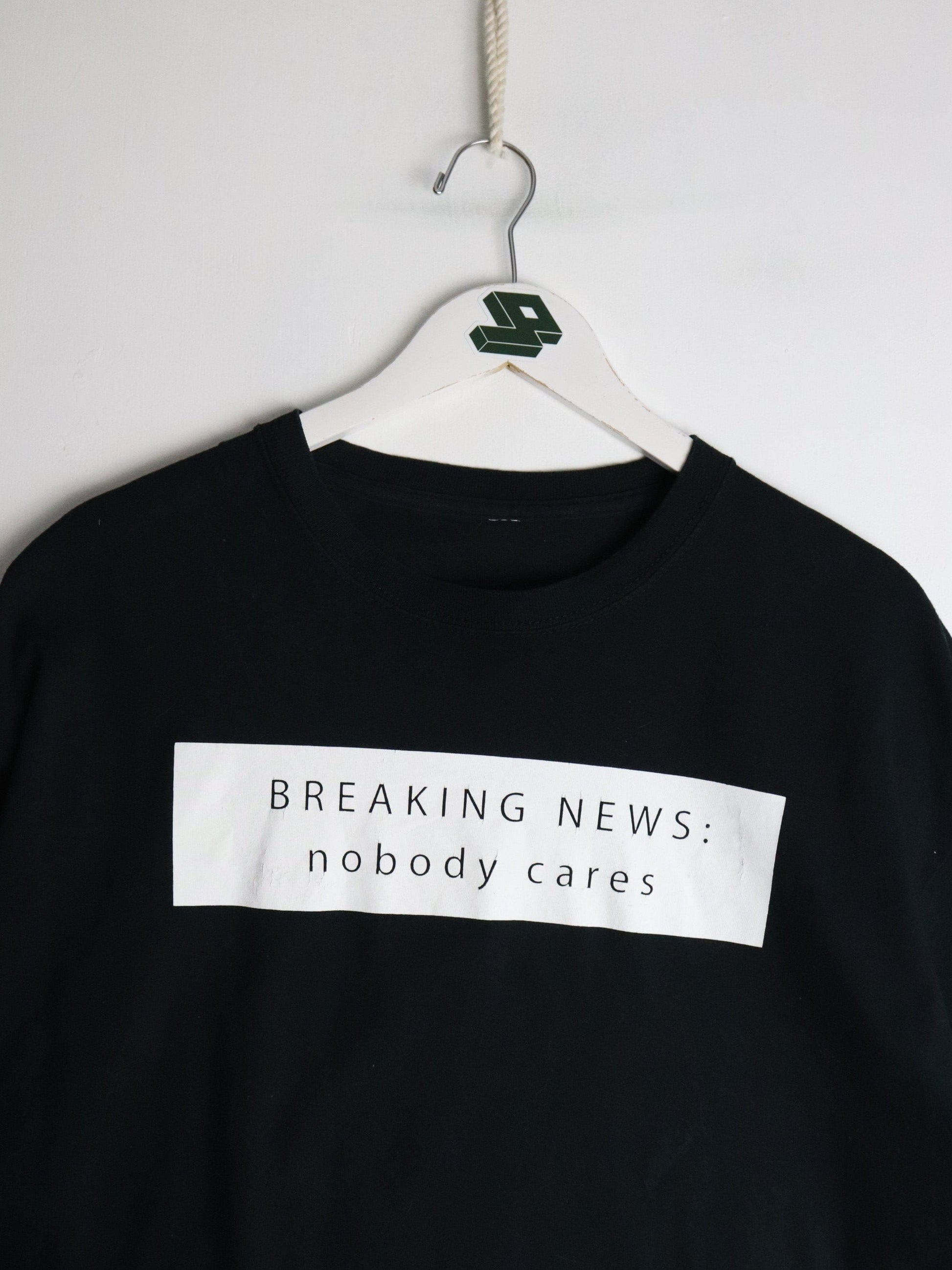 Breaking News Nobody Cares T Shirt Mens XL Black Funny from propervintagecanada