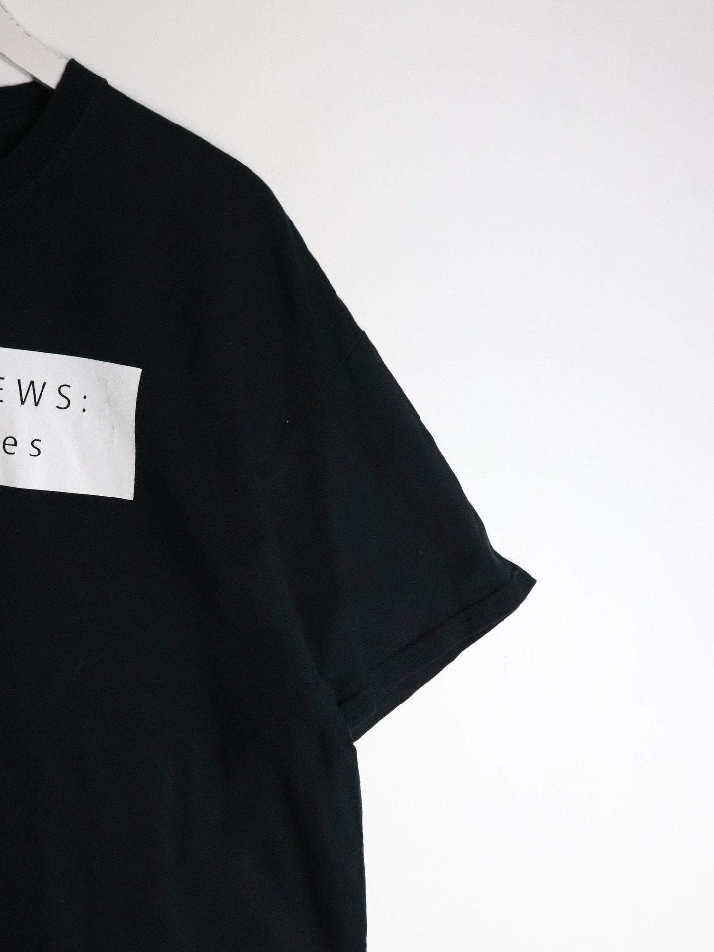 Breaking News Nobody Cares T Shirt Mens XL Black Funny from propervintagecanada