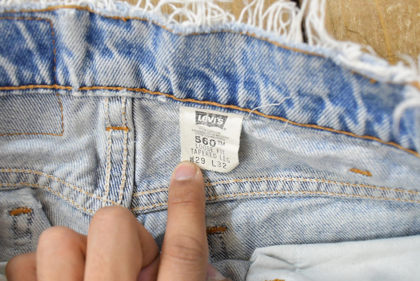 Vintage 1990s Levi's 560 Loose Tapered Denim Jeans Men's 26 x 31