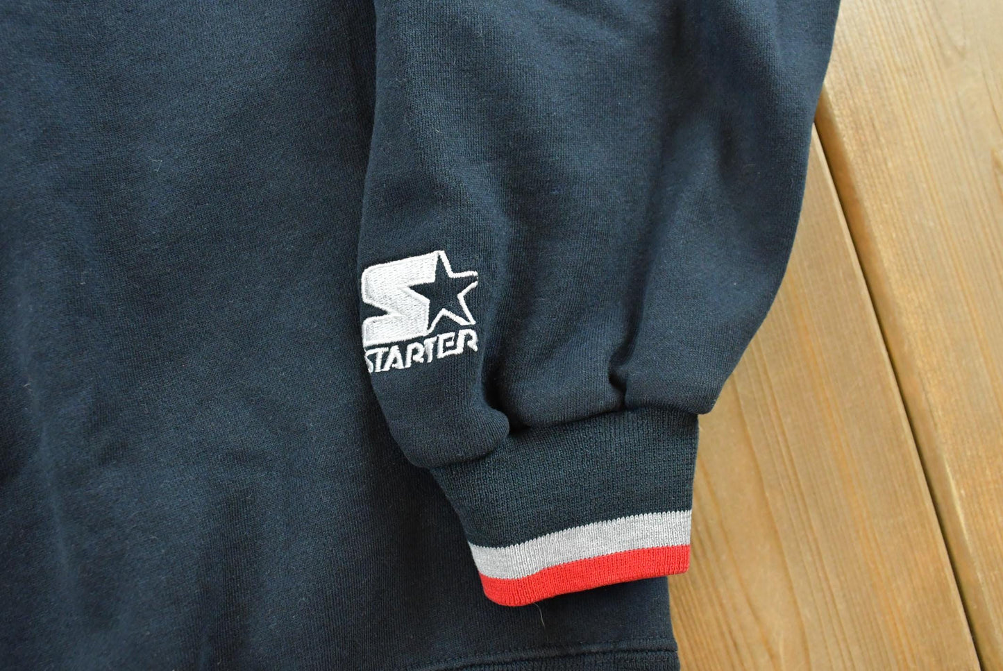 Vintage 1990s Starter Chicago Blackhawks NHL Hockey Embroidered Sweatshirt Men's L / Made in Korea / 90s Sportswear