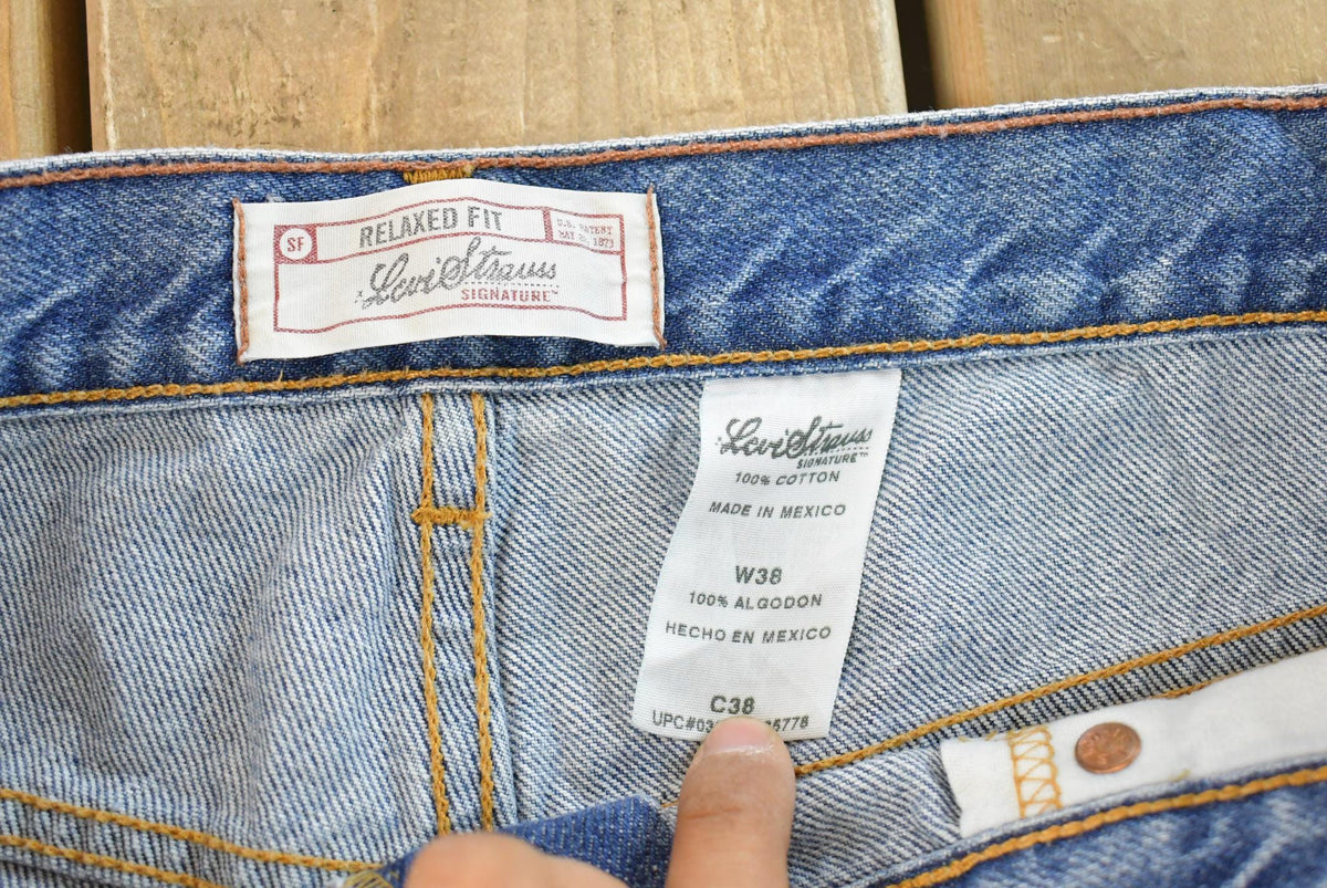 Vintage 2000s Levi's 550 Relaxed Fit Denim Blue Jean Shorts Men's 36