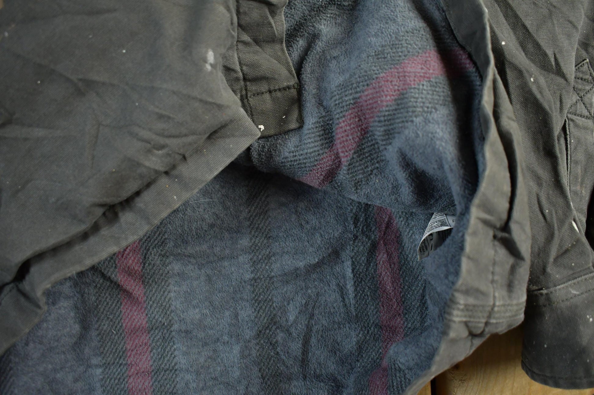 Carhartt Clothing > Gender Neutral Adult Clothing > Jackets & Coats Vintage 1990s Carhartt Blanket Lined Shirt Jacket Men's Medium