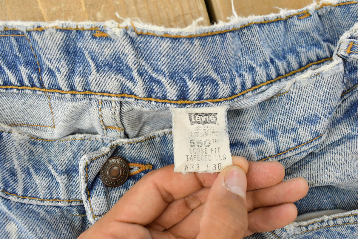 Vintage 1990s Distressed Levi's 560 Loose Fit Denim Blue Jeans Men's 32 x 26.5