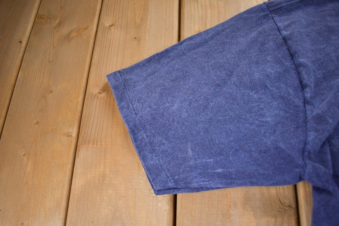 CCM Clothing > Gender Neutral Adult Clothing > Tops & Tees > T Shirts Vintage 1990s NHL Nutmeg Toronto Maple Leafs T-Shirt Made In Canada Men's Large