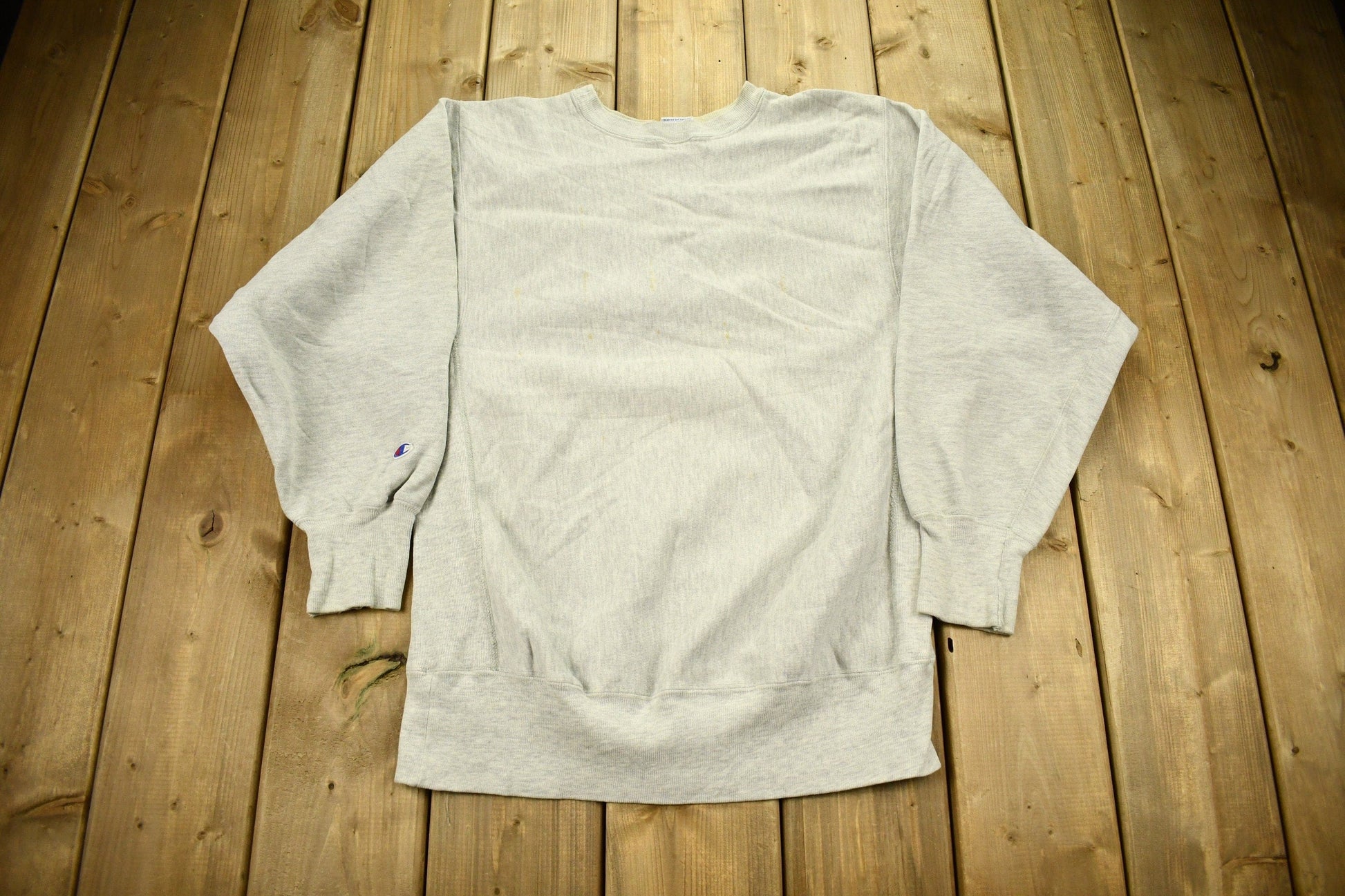 Champion Clothing > Gender Neutral Adult Clothing > Hoodies & Sweatshirts > Sweatshirts Vintage 1980s University Of Illinois Champion Reverse Weave Crewneck Men's Large/ Collegiate Sweatshirt / Sportswear / Made In USA / Distressed