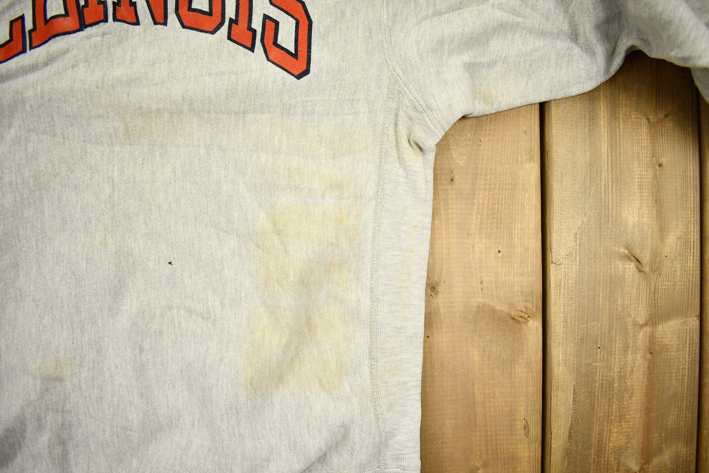 Champion Clothing > Gender Neutral Adult Clothing > Hoodies & Sweatshirts > Sweatshirts Vintage 1980s University Of Illinois Champion Reverse Weave Crewneck Men's Large/ Collegiate Sweatshirt / Sportswear / Made In USA / Distressed