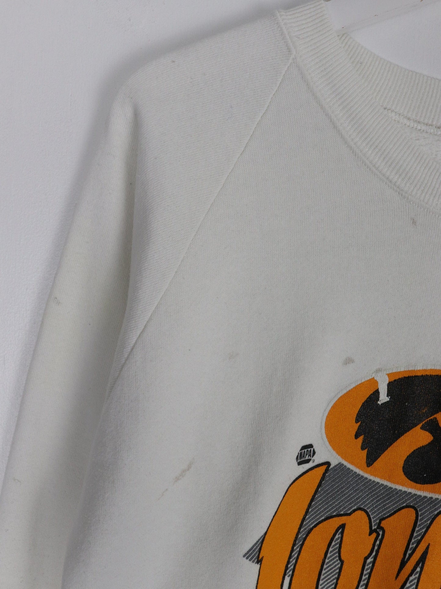 Collegiate Sweatshirts & Hoodies Vintage Iowa Hawkeyes Sweatshirt Mens Small White College