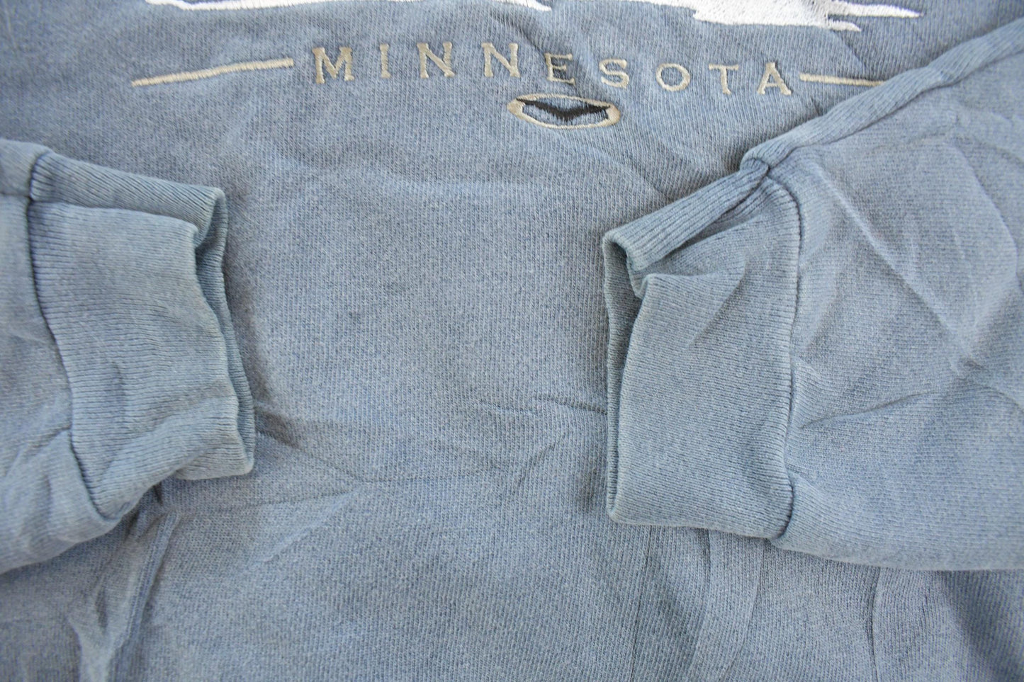 Vintage 1990 Sun Faded Detroit Lakes Minnesota Embroidered Souvenir Crewneck Sweatshirt Men's L