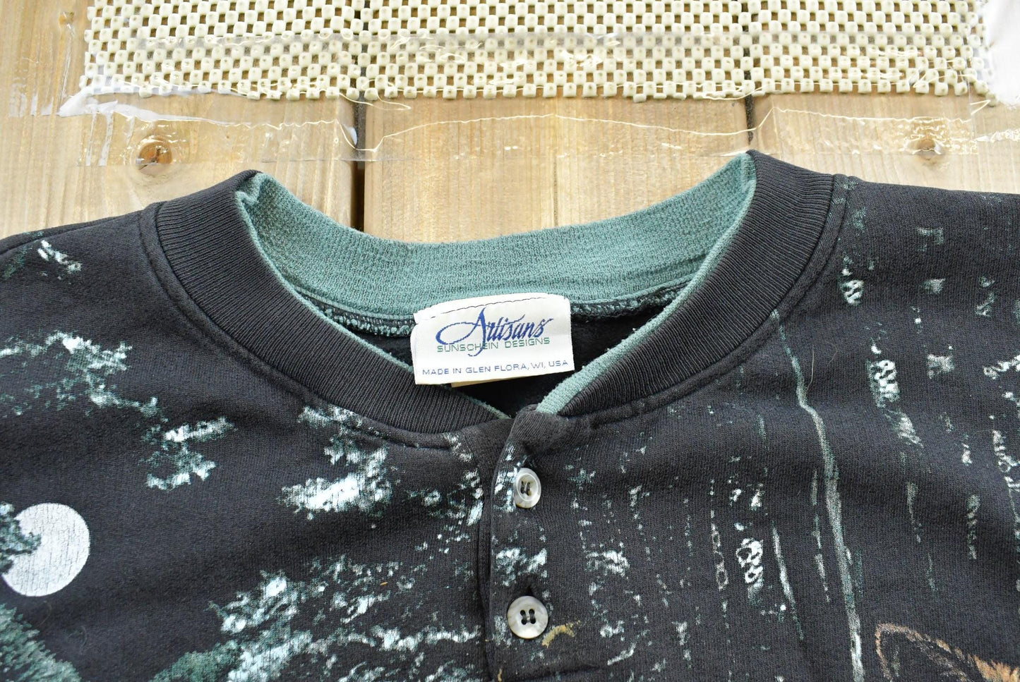 Vintage 1990s Wolf Theme All Over Print Henley Sweatshirt Men's XL