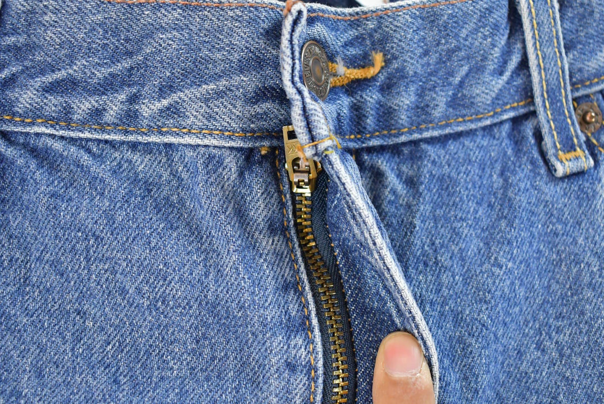 Vintage 2000s Levi's 550 Relaxed Fit Denim Blue Jean Shorts Men's 36