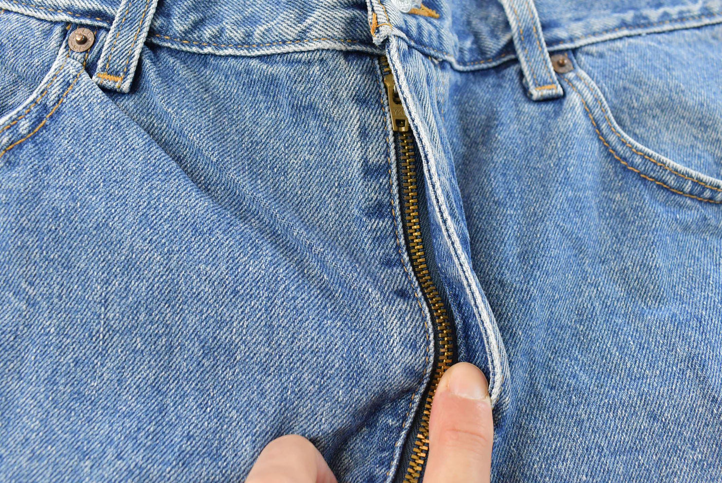 Vintage 1990s Levi's 550 Relaxed Fit Denim Blue Jean Shorts Men's 38