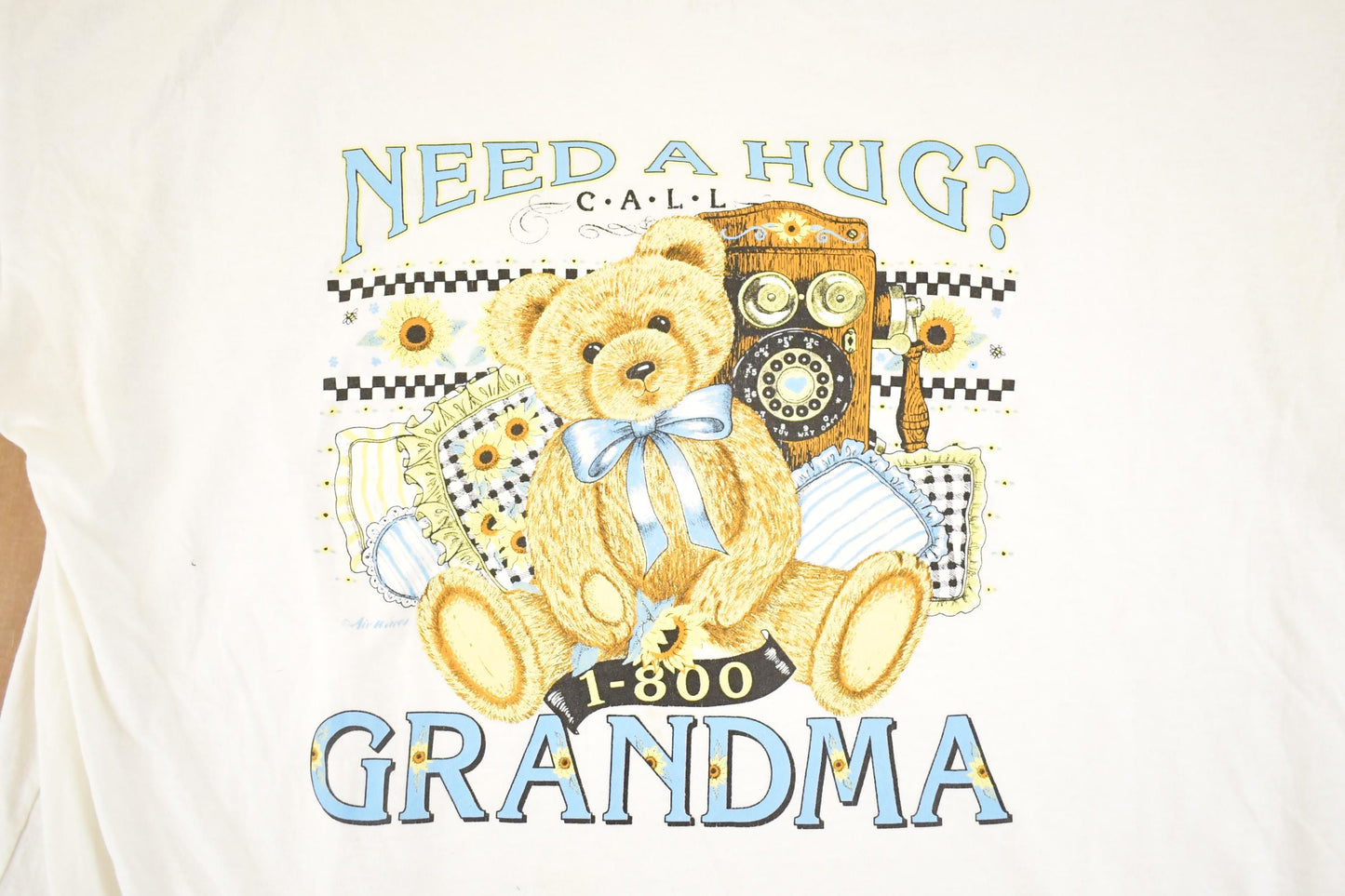 Vintage 1990's Grandma Teddy Bear Need A Hug Souvenir Travel T-Shirt Women's L