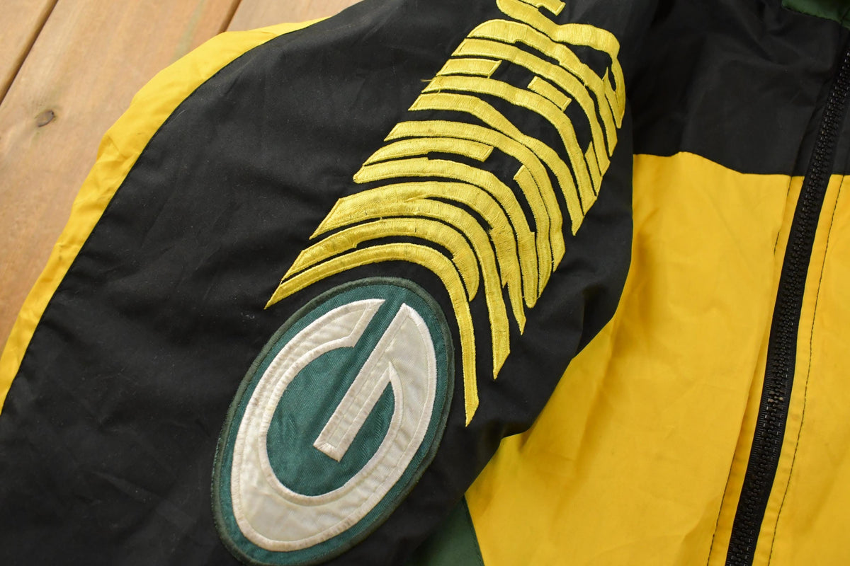 Vintage 1990s Green Bay Packers NFL Football Pro Player Puffer Jacket Men's Medium