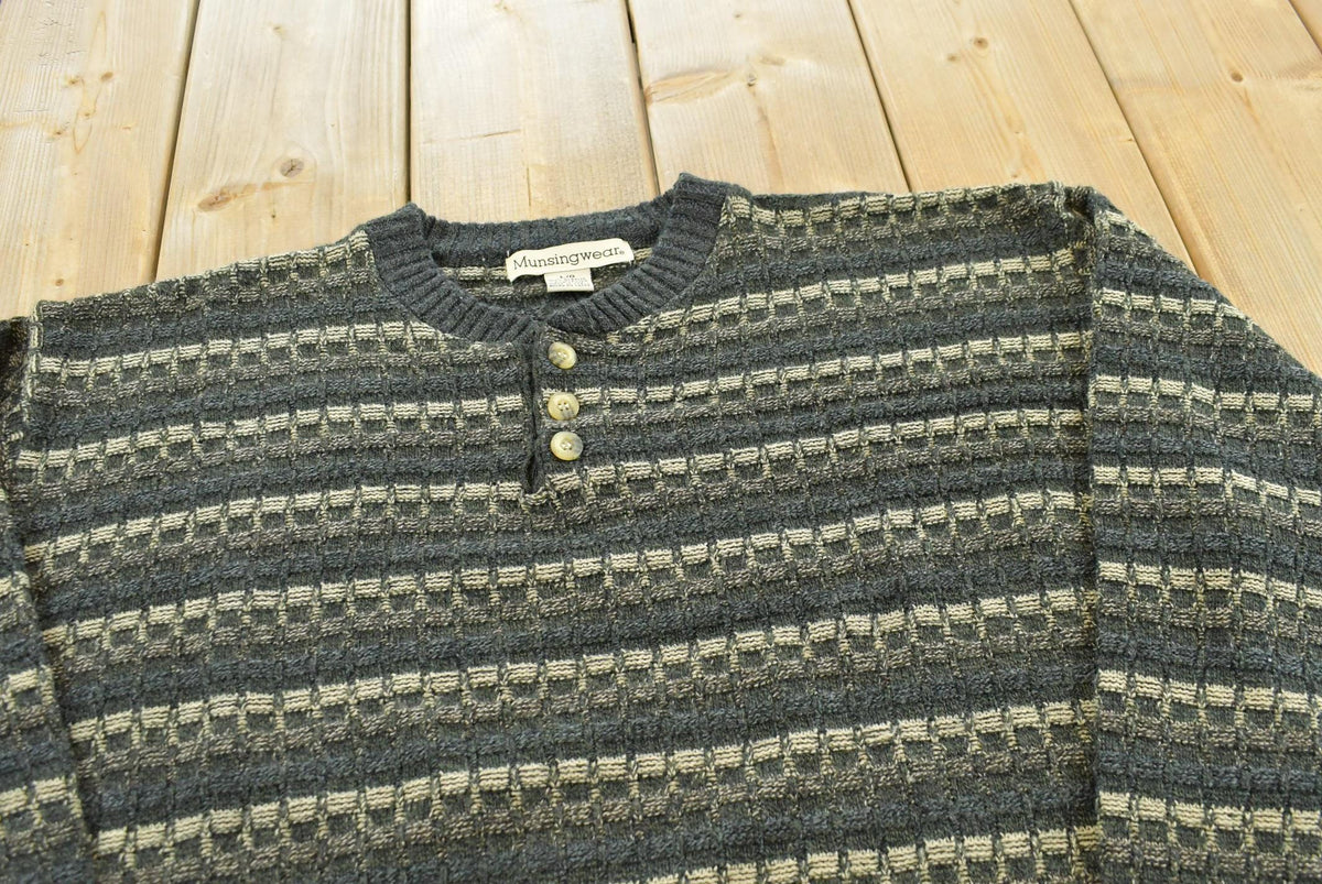 Vintage 1990s Munsingwear Acrylic Knit Henley Crewneck Sweater Mens XL