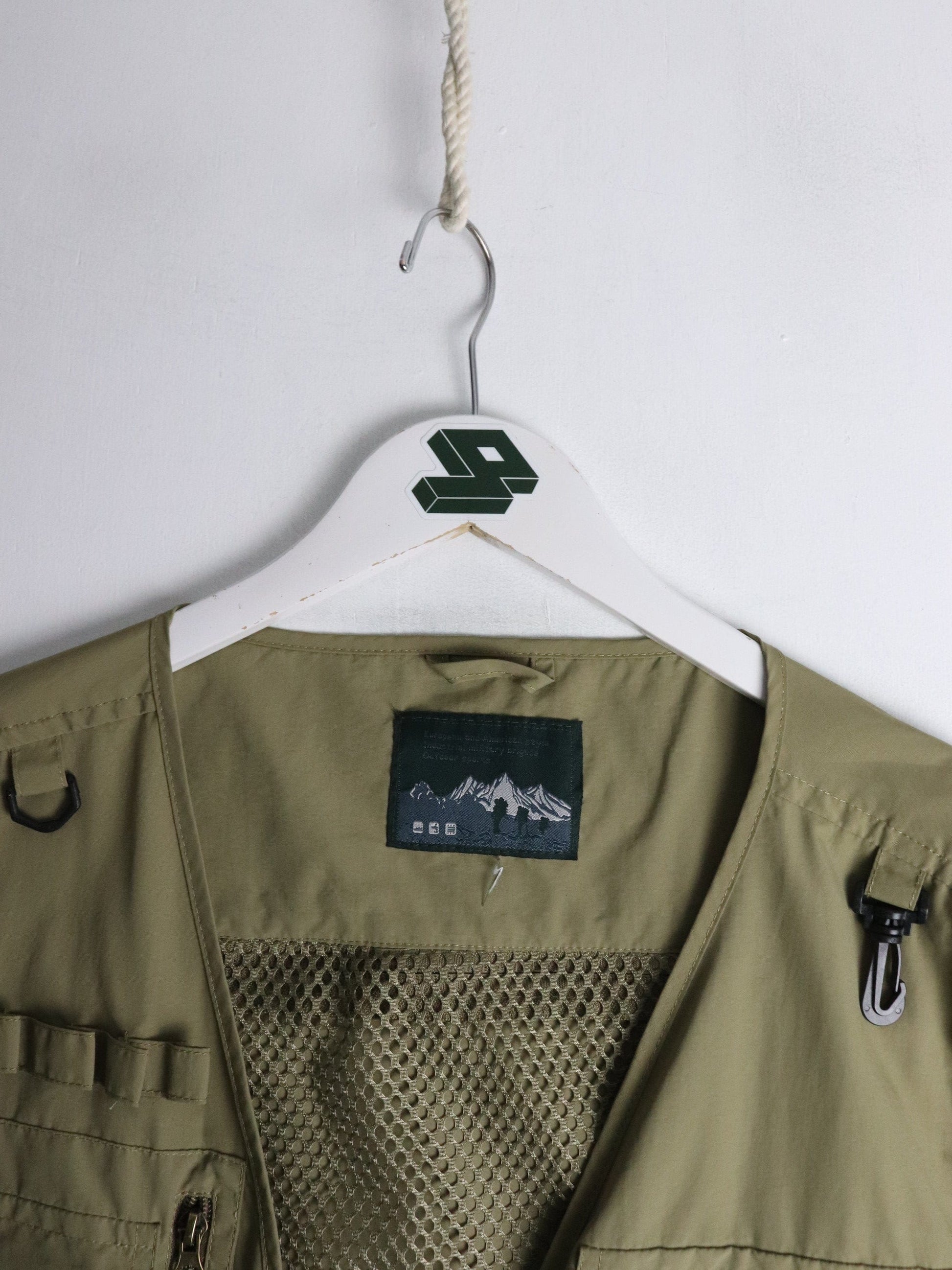 Fishing Vest Fits Mens 2XL Beige Outdoors from propervintagecanada
