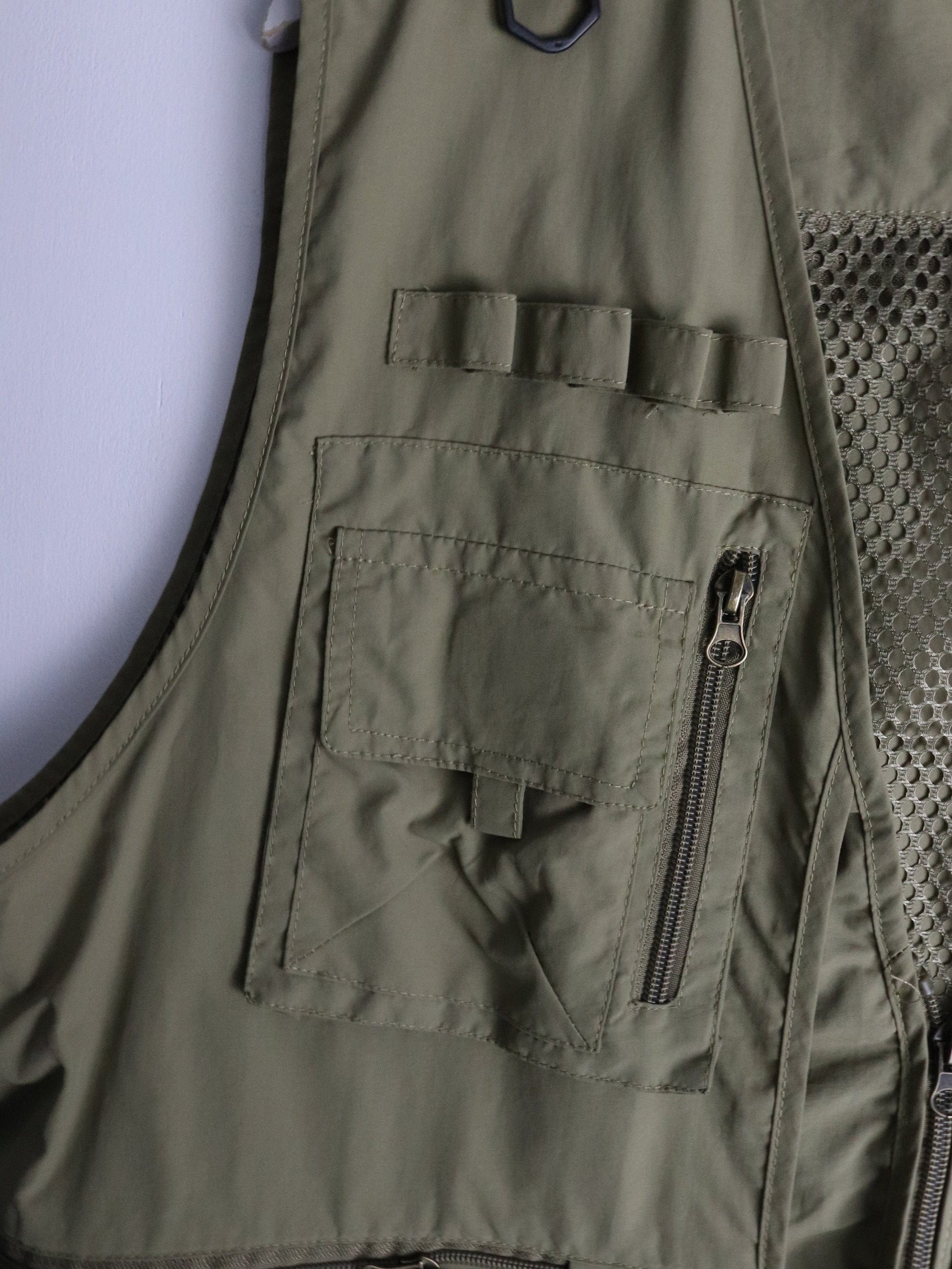 Fishing Vest Fits Mens 2XL Beige Outdoors from propervintagecanada