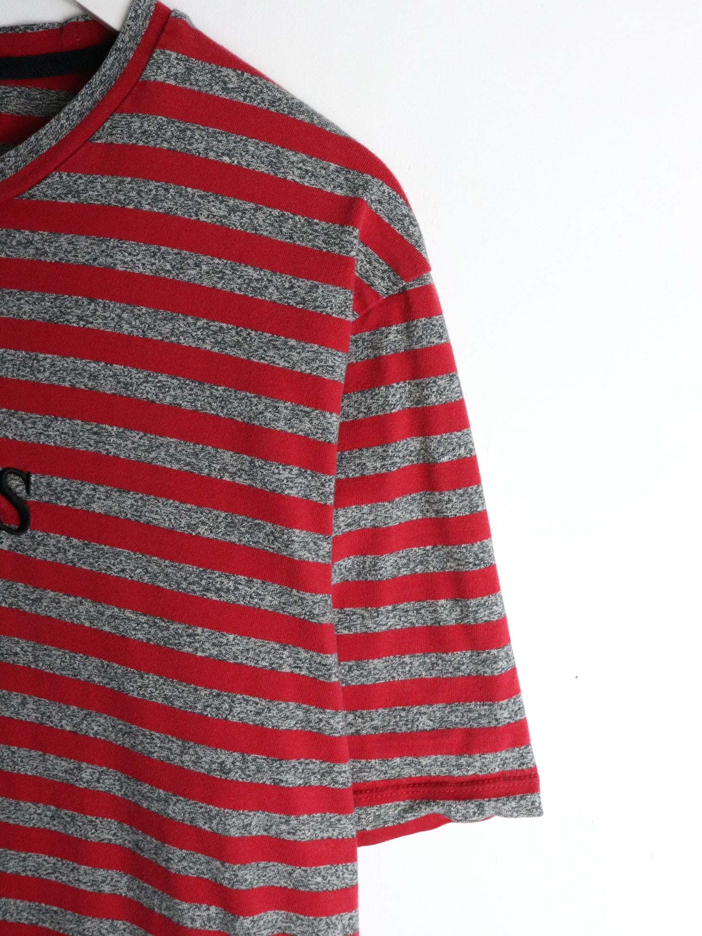 Guess T Shirt Mens Medium Grey Red Striped from propervintagecanada