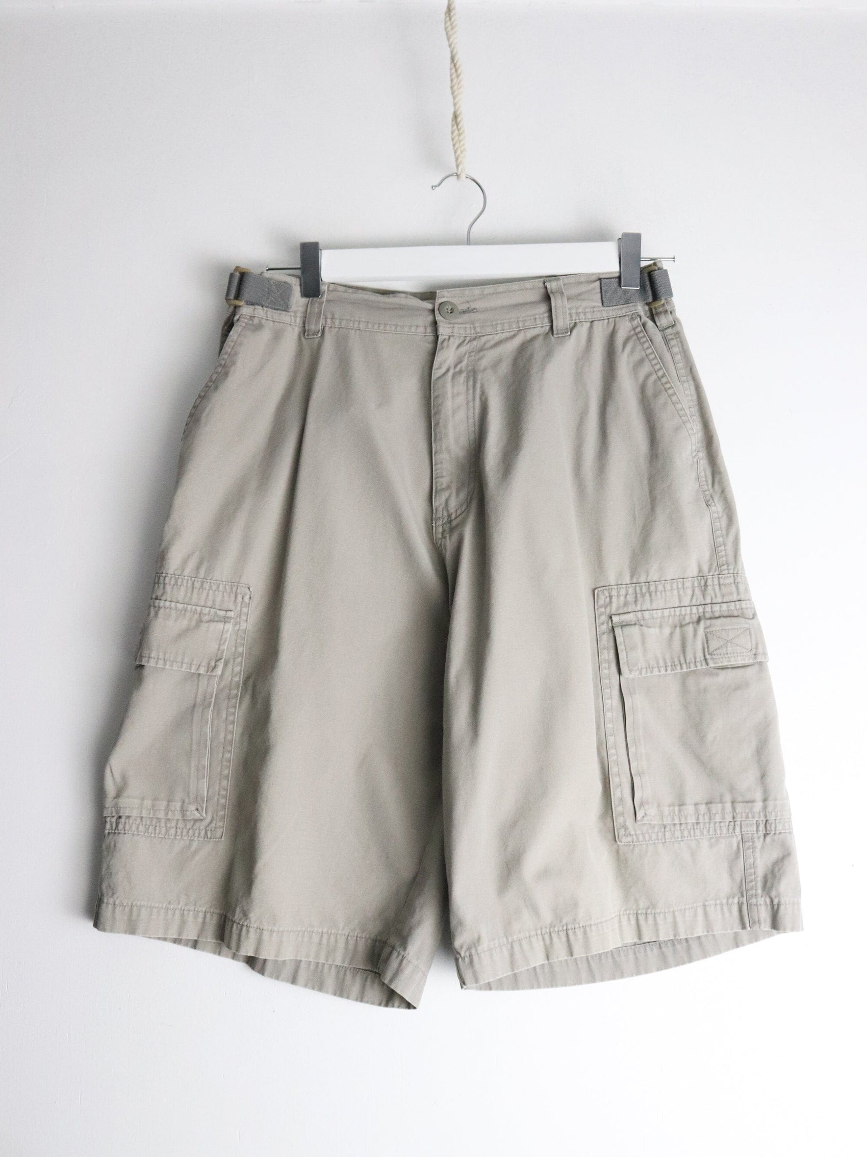 Kanex Club Shorts Mens 31 Beige Cargo from propervintagecanada