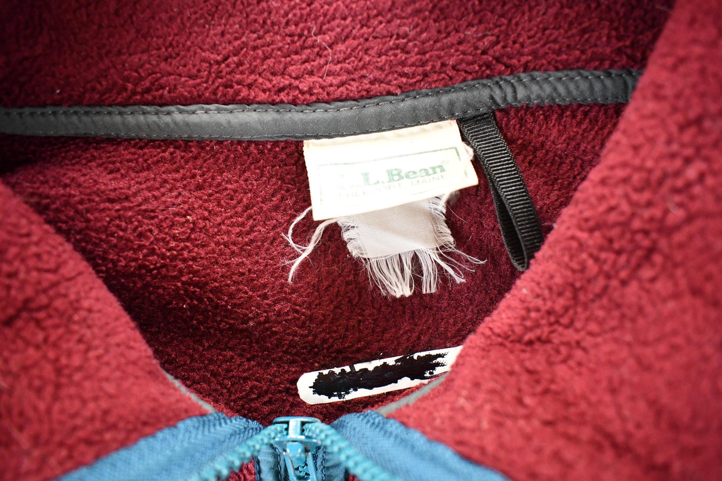 L.L. Bean Clothing > Gender Neutral Adult Clothing > Hoodies & Sweatshirts > Sweatshirts Vintage 1990s LL Bean Fleece Outdoorsman Sweater Mens XL Cropped