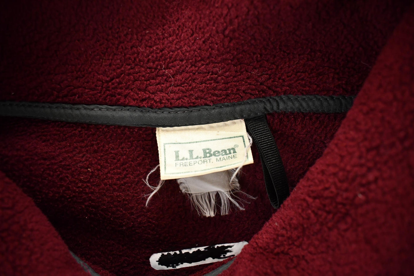 L.L. Bean Clothing > Gender Neutral Adult Clothing > Hoodies & Sweatshirts > Sweatshirts Vintage 1990s LL Bean Fleece Outdoorsman Sweater Mens XL Cropped