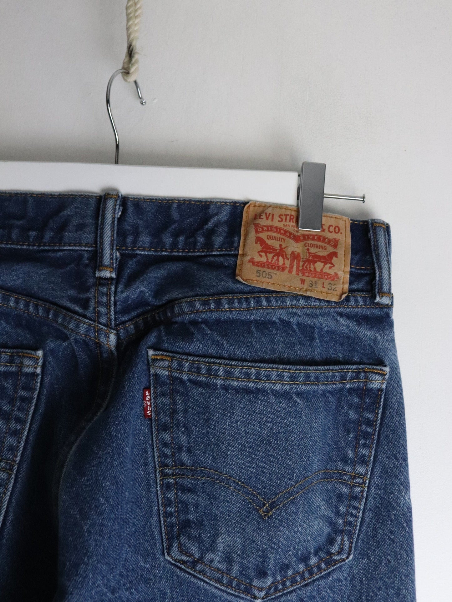Levi's Denim Jeans Mens 31 x 32 Blue 505 Regular Fit from propervintagecanada