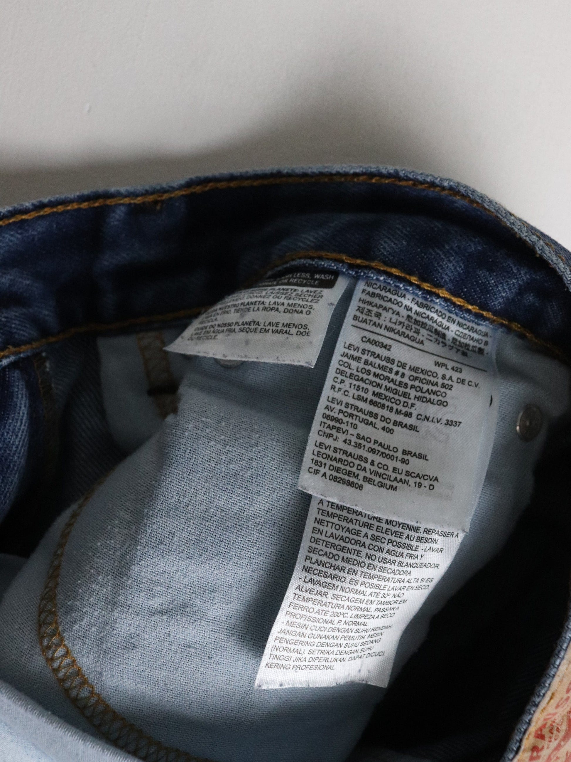 Levi's Denim Jeans Mens 31 x 32 Blue 505 Regular Fit from propervintagecanada