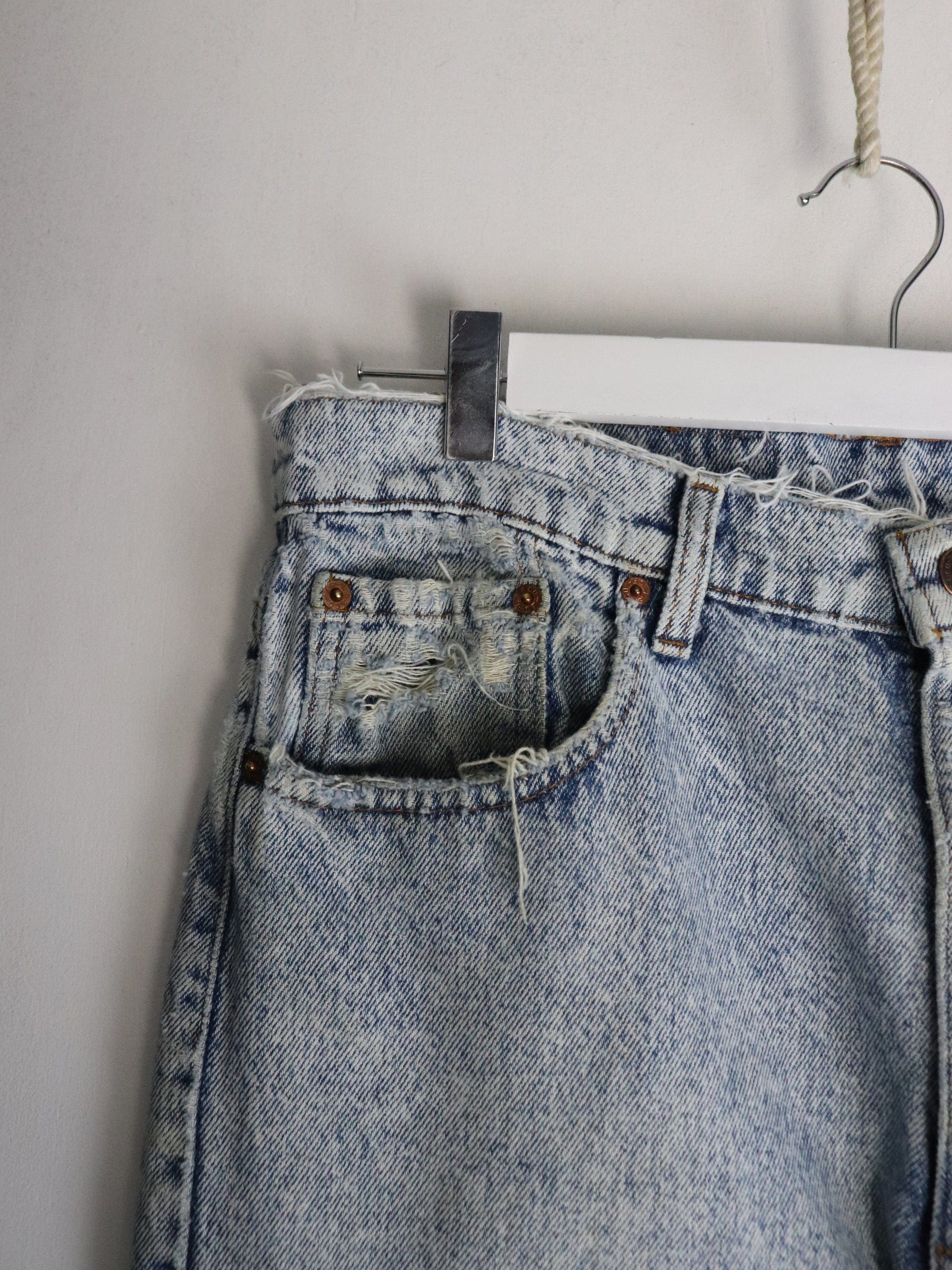 Levi's Denim Jeans Mens 34 x 30 Blue 505 Regular Fit from propervintagecanada