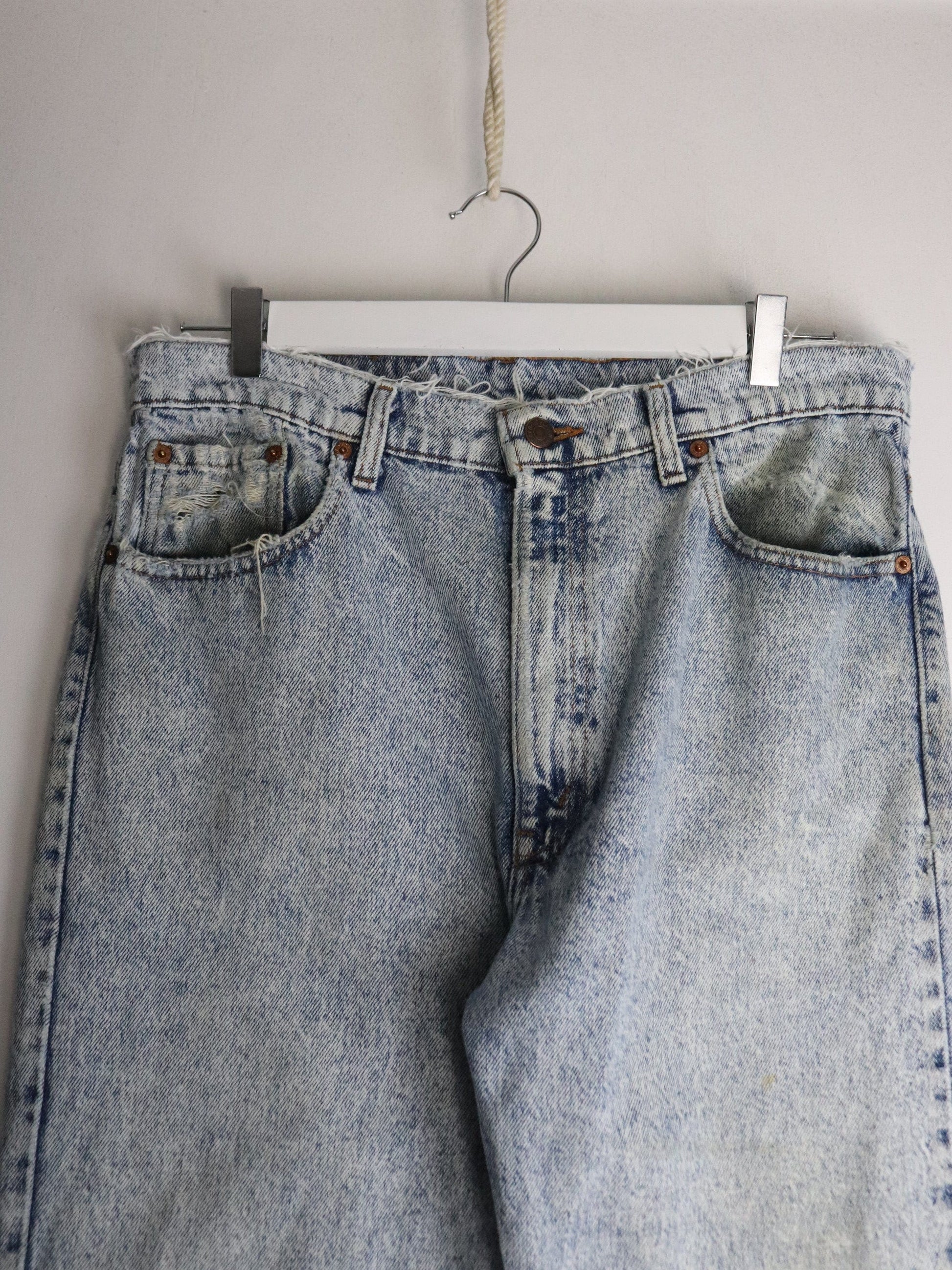 Levi's Denim Jeans Mens 34 x 30 Blue 505 Regular Fit from propervintagecanada