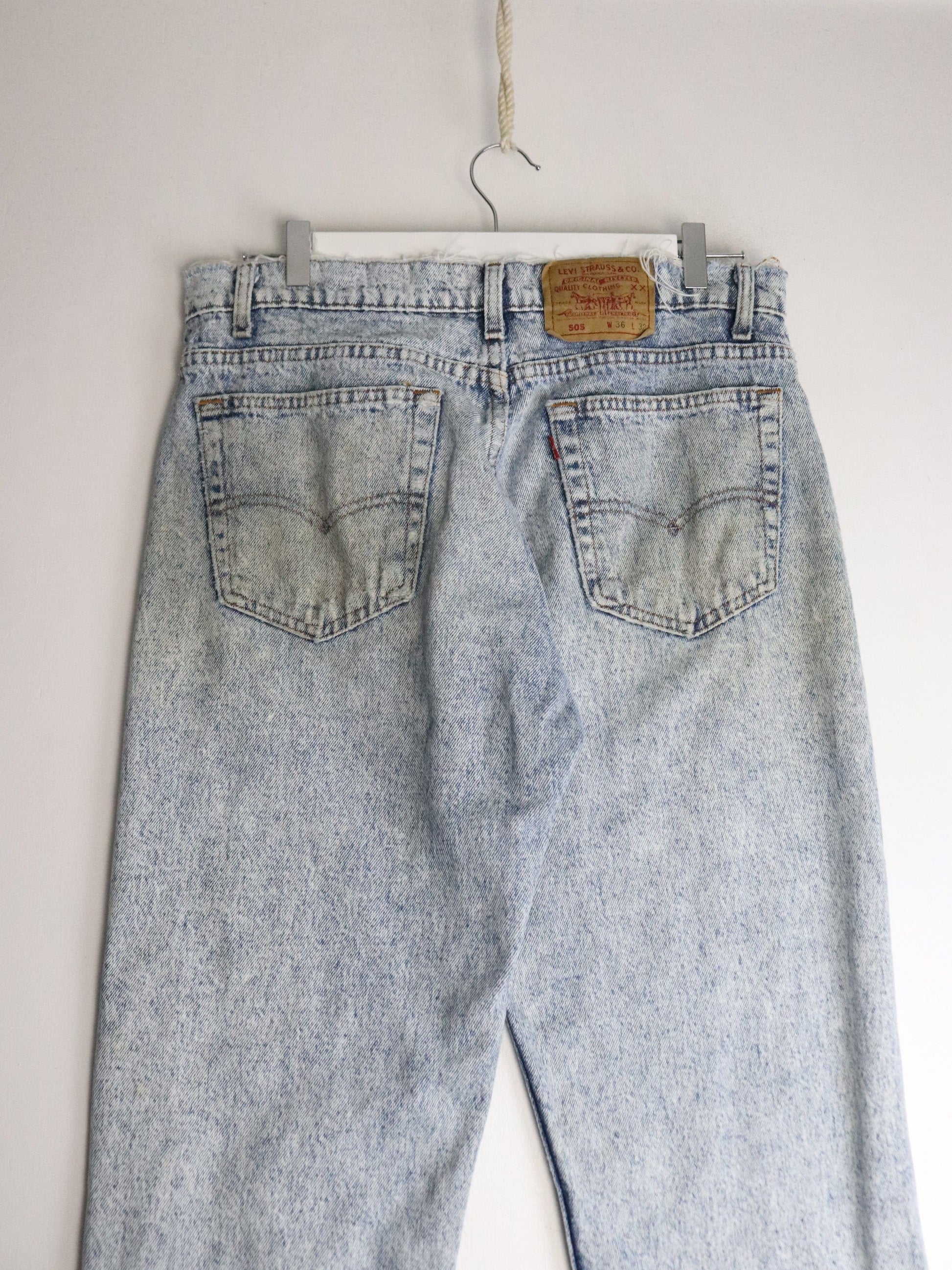 Levi's Denim Jeans Mens 34 x 30 Blue 505 Regular Fit from propervintagecanada