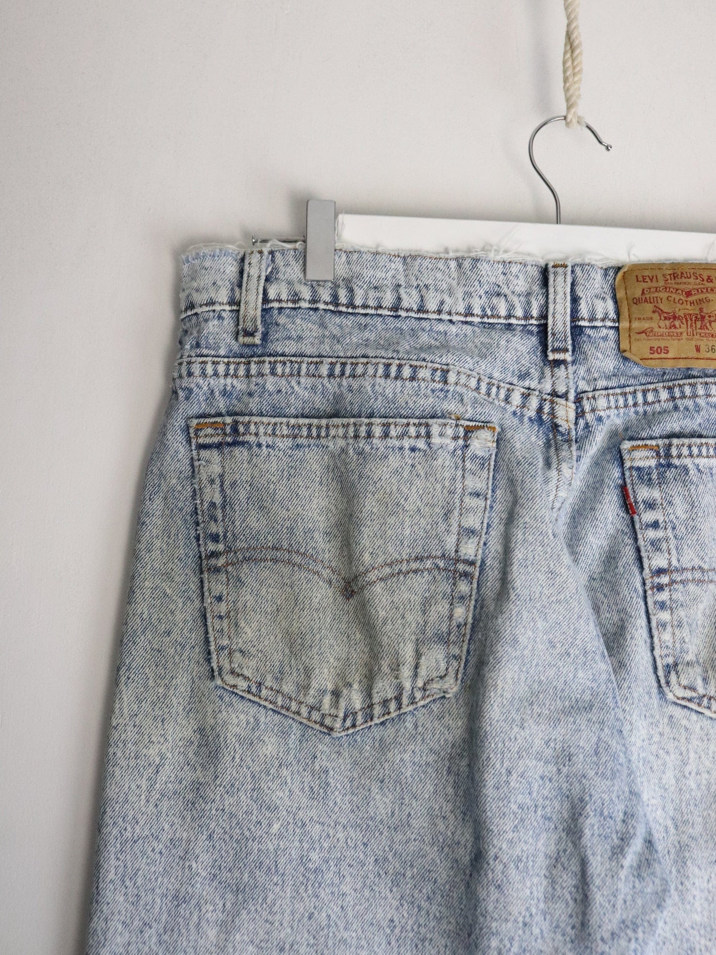 Levi's Denim Jeans Mens 34 x 30 Blue 505 Regular Fit from propervintagecanada