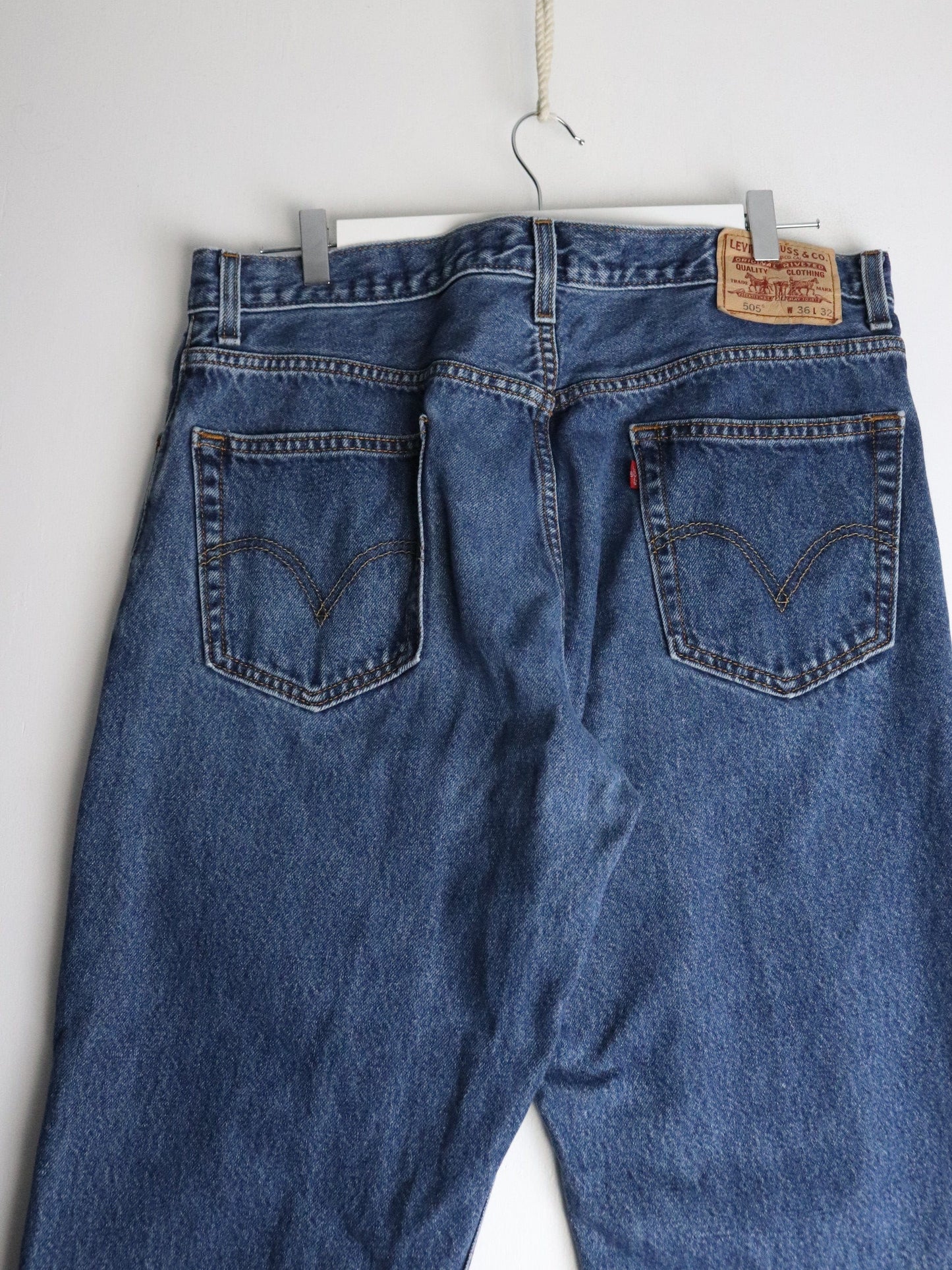 Levi's Denim Jeans Mens 36 x 32 Blue 505 Regular from propervintagecanada