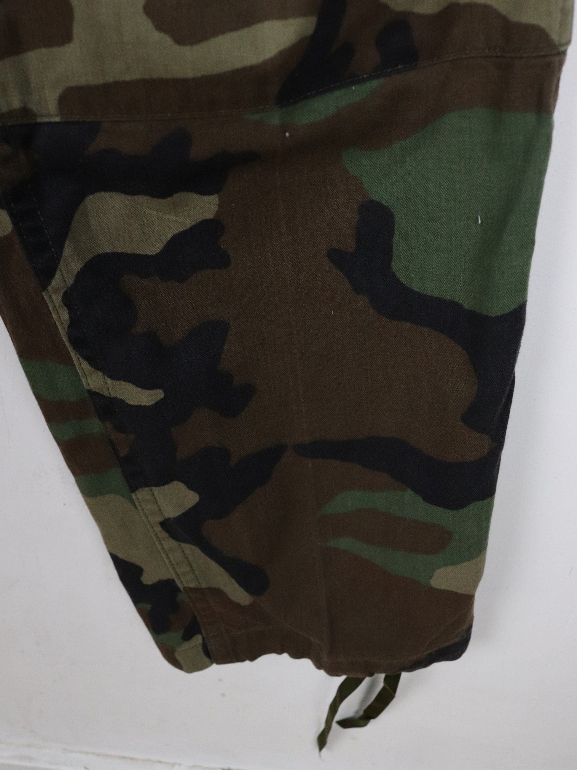 Military Cargo Pants Mens 30 x 32 Brown Camo from propervintagecanada