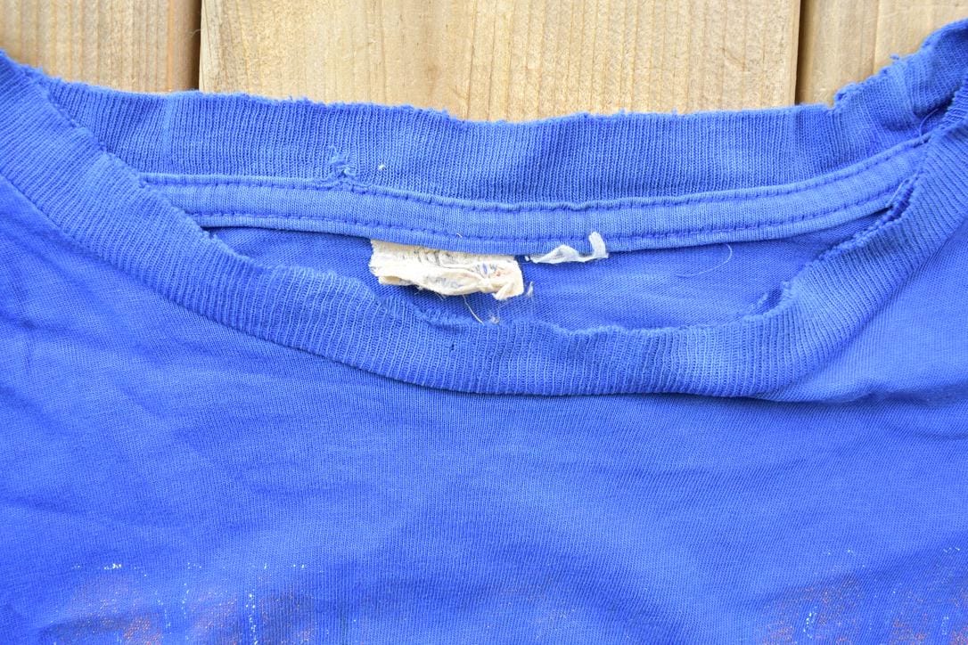 MLB Clothing > Gender Neutral Adult Clothing > Tops & Tees > T Shirts Vintage 1980s Chicago Cubs MLB Graphic T-Shirt Men's Large