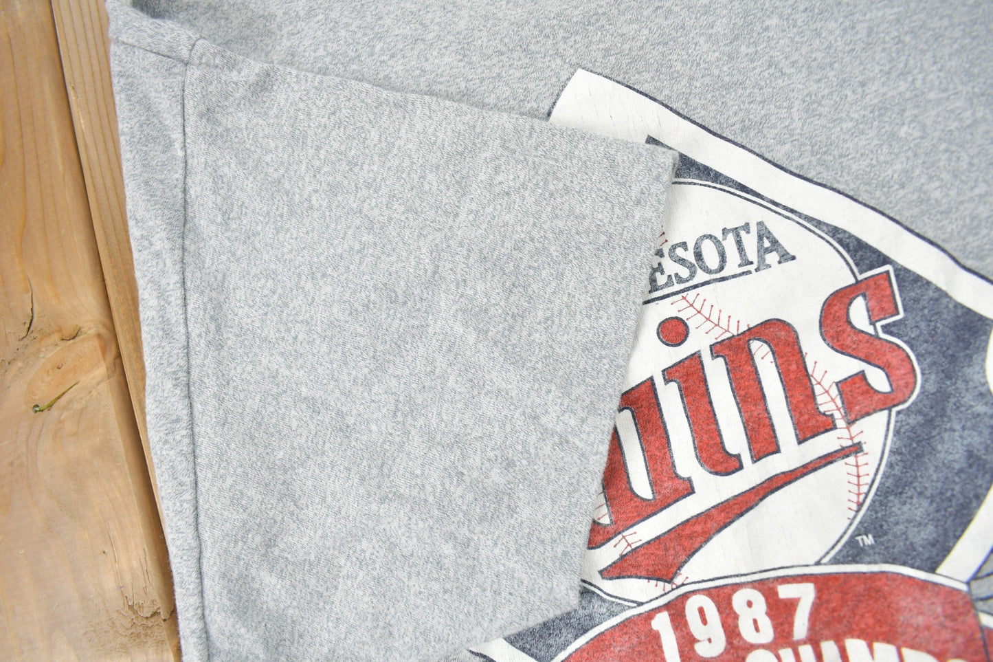 MLB Clothing > Gender Neutral Adult Clothing > Tops & Tees > T Shirts Vintage 1987 Minnesota Twins MLB World Champions Graphic T-Shirt Men's Medium