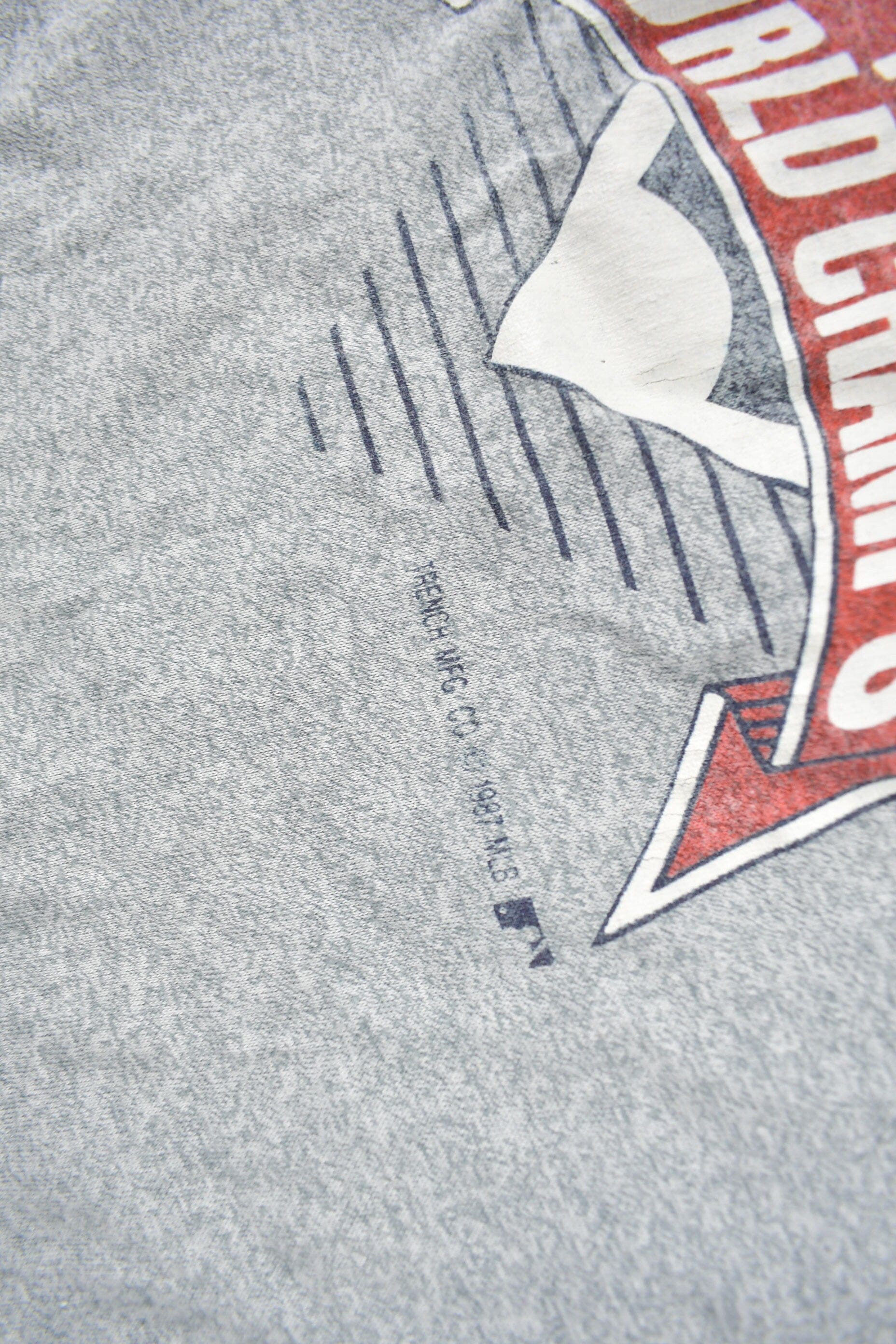 MLB Clothing > Gender Neutral Adult Clothing > Tops & Tees > T Shirts Vintage 1987 Minnesota Twins MLB World Champions Graphic T-Shirt Men's Medium