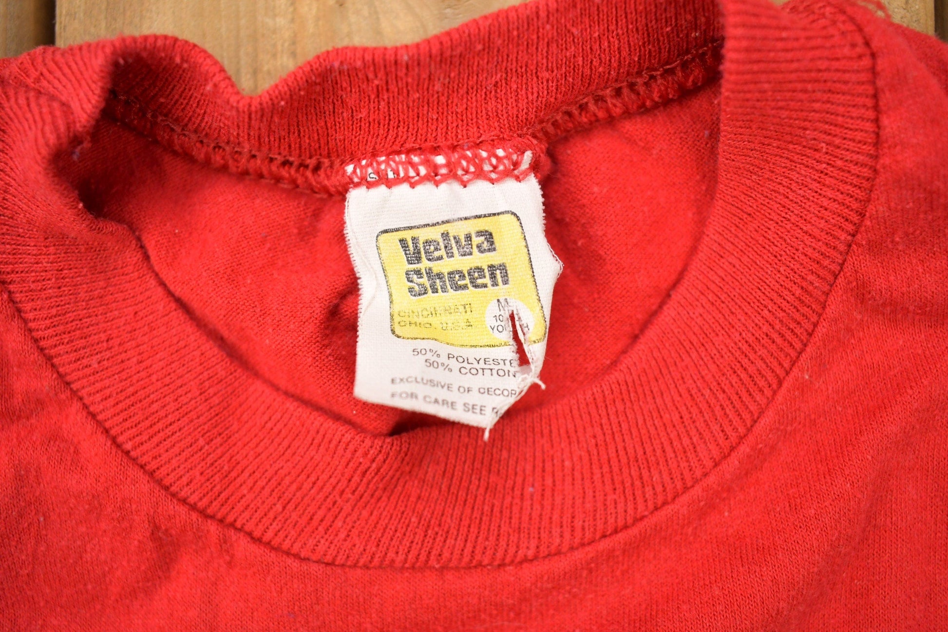 MLB Clothing > Gender Neutral Adult Clothing > Tops & Tees > T Shirts Vintage 1988 Cincinnati Reds MLB Graphic T-Shirt Youth M