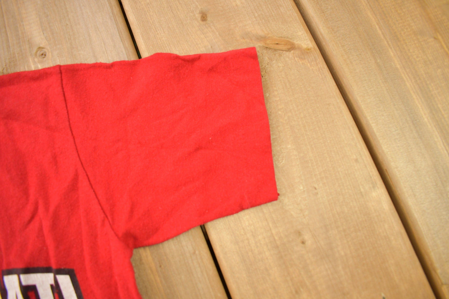 MLB Clothing > Gender Neutral Adult Clothing > Tops & Tees > T Shirts Vintage 1988 Cincinnati Reds MLB Graphic T-Shirt Youth M