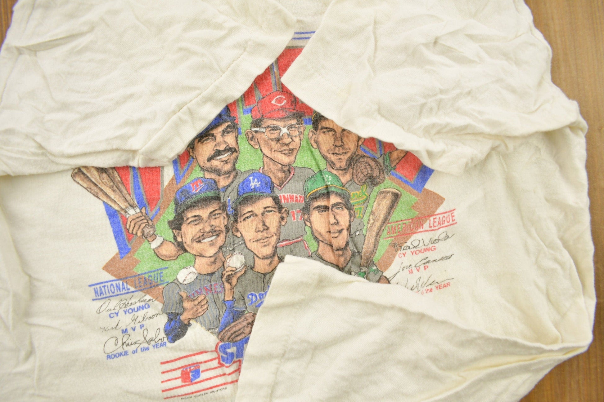 MLB Clothing > Gender Neutral Adult Clothing > Tops & Tees > T Shirts Vintage 1988 MLB Winners Starting Lineup Graphic T-Shirt Youth M Men's Medium