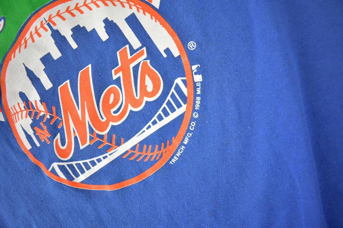MLB Clothing > Gender Neutral Adult Clothing > Tops & Tees > T Shirts Vintage 1988 New York Mets MLB Baseball Graphic T-Shirt Men's Small