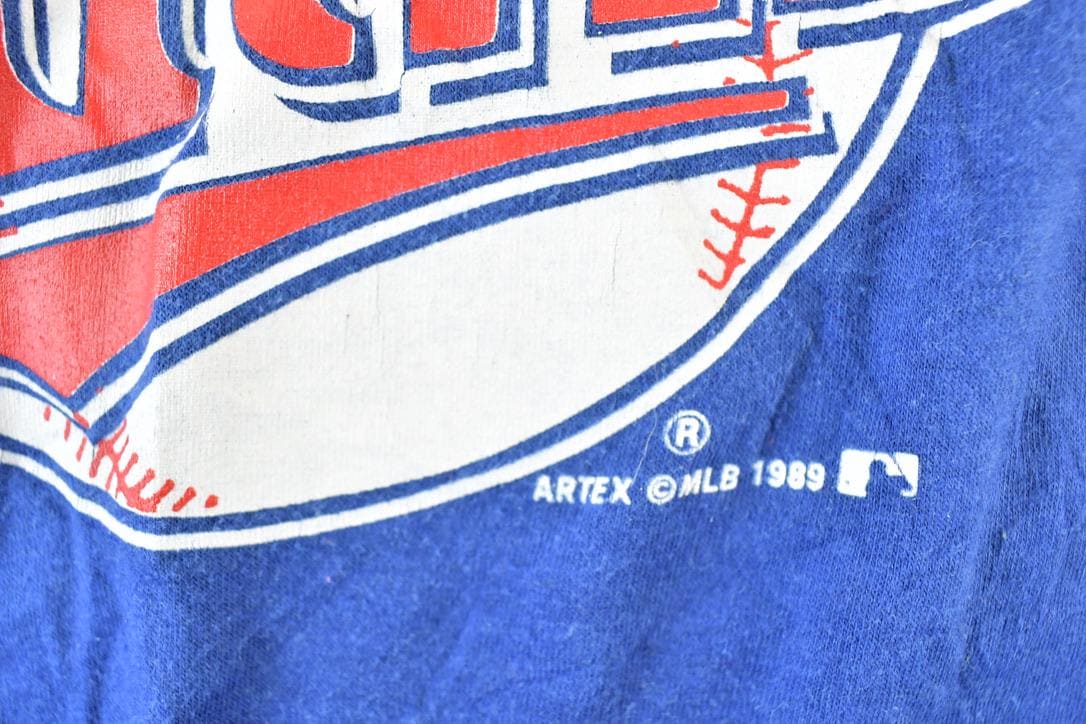 MLB Clothing > Gender Neutral Adult Clothing > Tops & Tees > T Shirts Vintage 1989 Minnesota Twins MLB Graphic T-Shirt Men's L