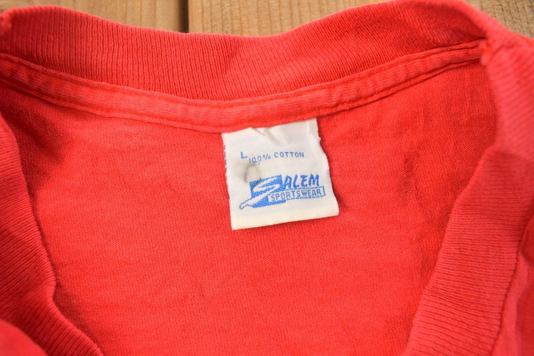 MLB Clothing > Gender Neutral Adult Clothing > Tops & Tees > T Shirts Vintage 1990 Cincinnati Reds The Hunt For October MLB Graphic T-Shirt Men's Medium