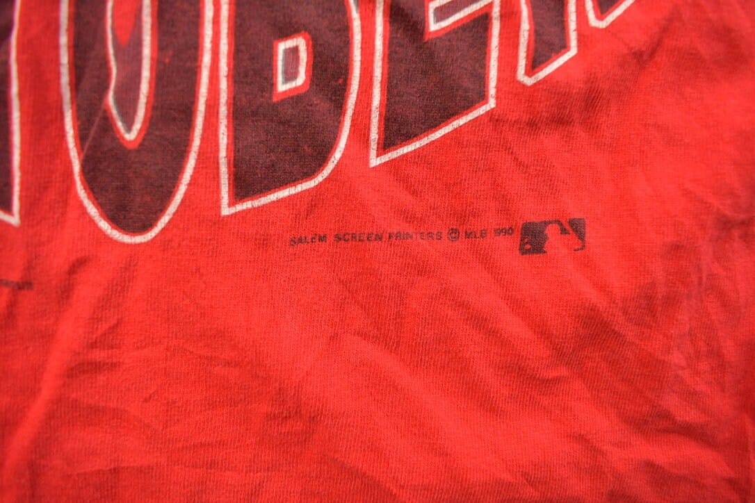 MLB Clothing > Gender Neutral Adult Clothing > Tops & Tees > T Shirts Vintage 1990 Cincinnati Reds The Hunt For October MLB Graphic T-Shirt Men's Medium