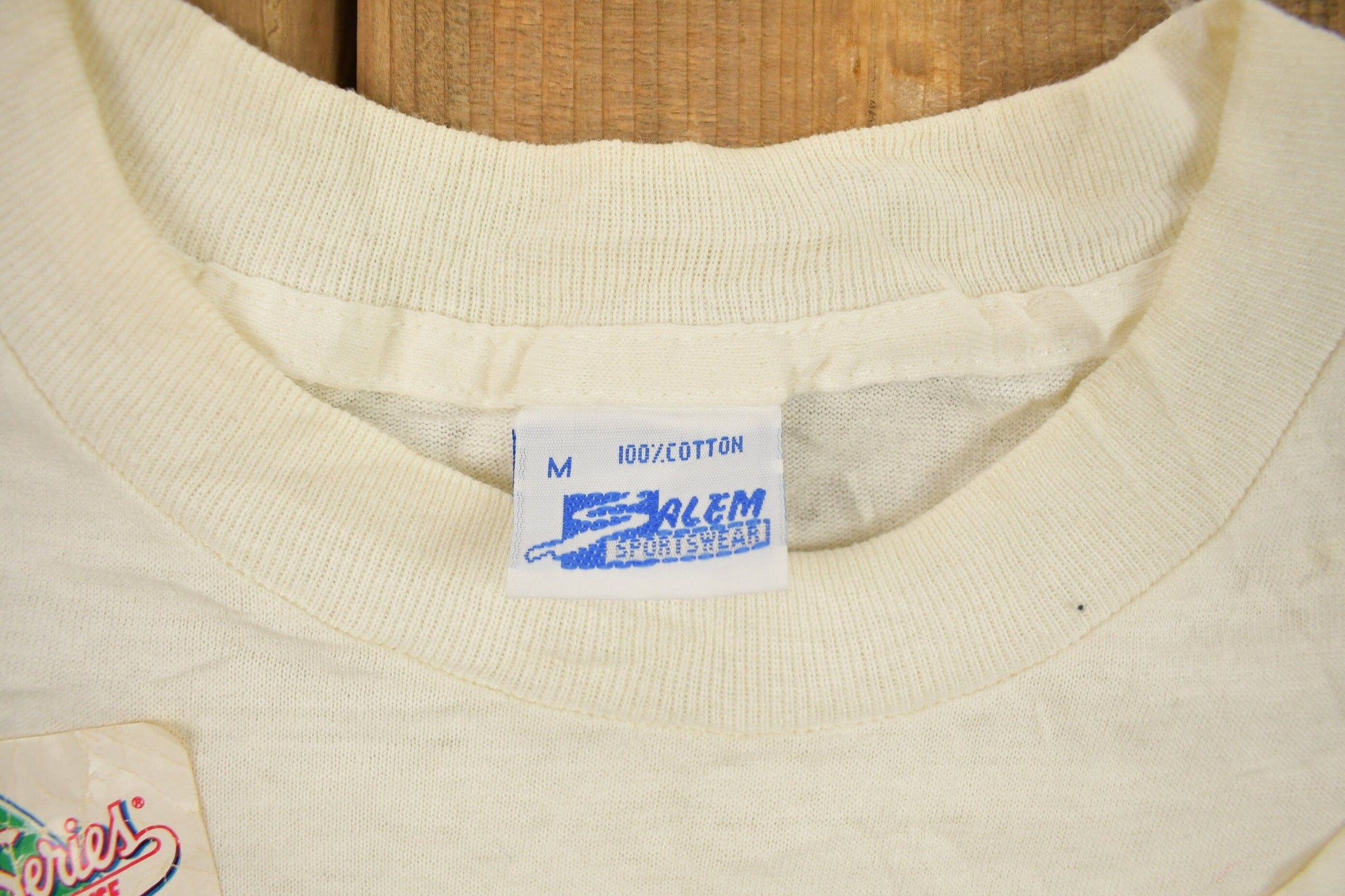 MLB Clothing > Gender Neutral Adult Clothing > Tops & Tees > T Shirts Vintage 1990 Deadstock Cincinnati Reds Big Head World Series MLB Graphic T-Shirt Men's Medium