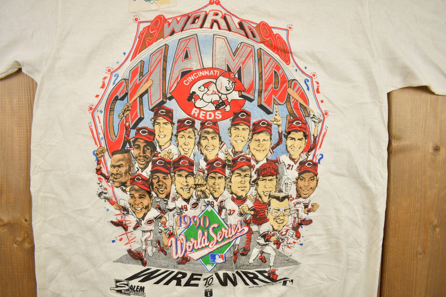 MLB Clothing > Gender Neutral Adult Clothing > Tops & Tees > T Shirts Vintage 1990 Deadstock Cincinnati Reds Big Head World Series MLB Graphic T-Shirt Men's Medium