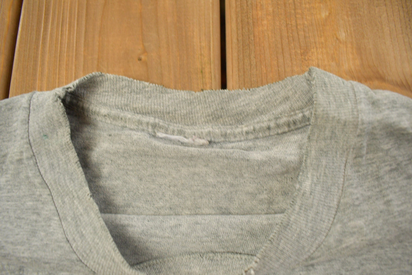 MLB Clothing > Gender Neutral Adult Clothing > Tops & Tees > T Shirts Vintage 1990s Baltimore Orioles MLB Graphic T-Shirt Men's Large