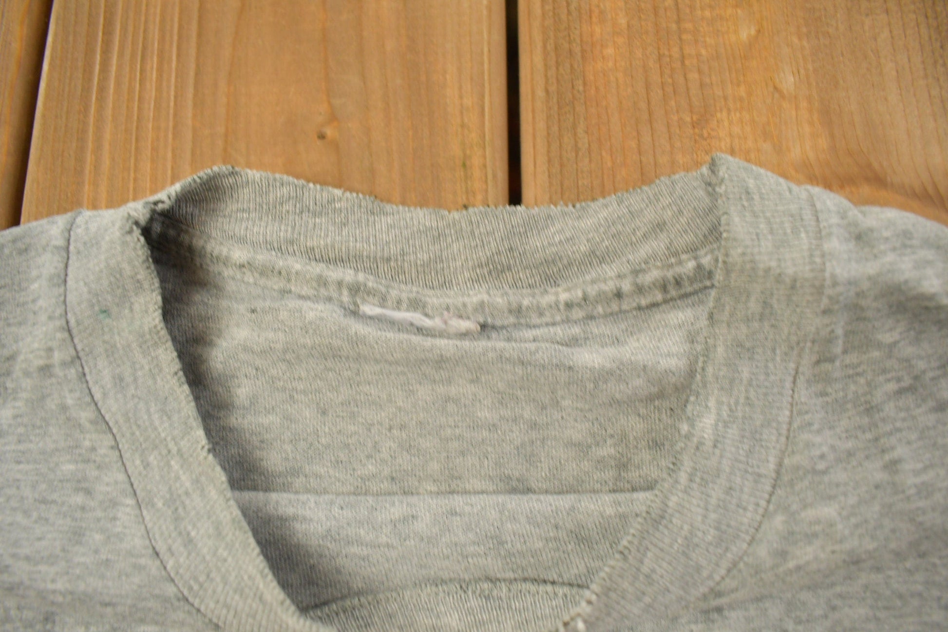 MLB Clothing > Gender Neutral Adult Clothing > Tops & Tees > T Shirts Vintage 1990s Baltimore Orioles MLB Graphic T-Shirt Men's Large