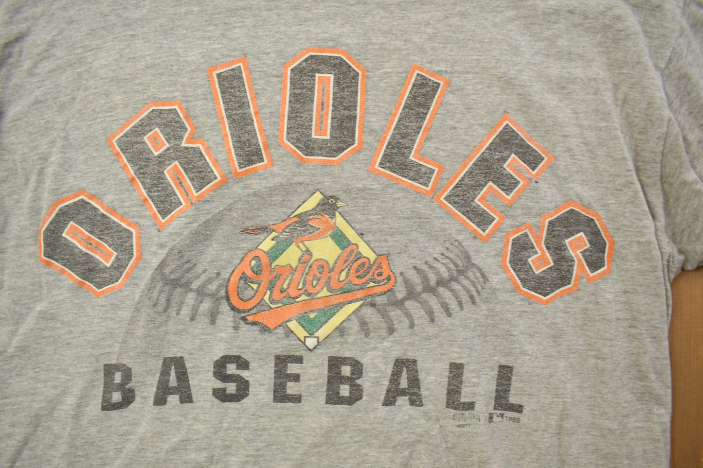 MLB Clothing > Gender Neutral Adult Clothing > Tops & Tees > T Shirts Vintage 1990s Baltimore Orioles MLB Graphic T-Shirt Men's Large