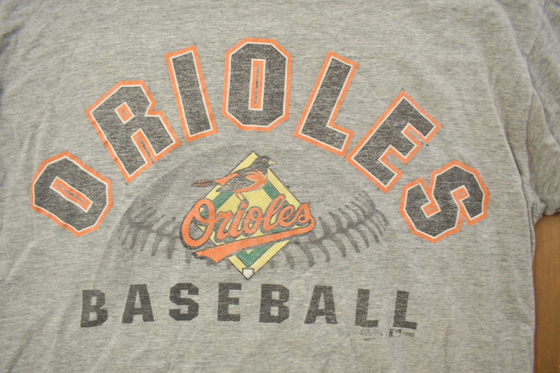 MLB Clothing > Gender Neutral Adult Clothing > Tops & Tees > T Shirts Vintage 1990s Baltimore Orioles MLB Graphic T-Shirt Men's Large
