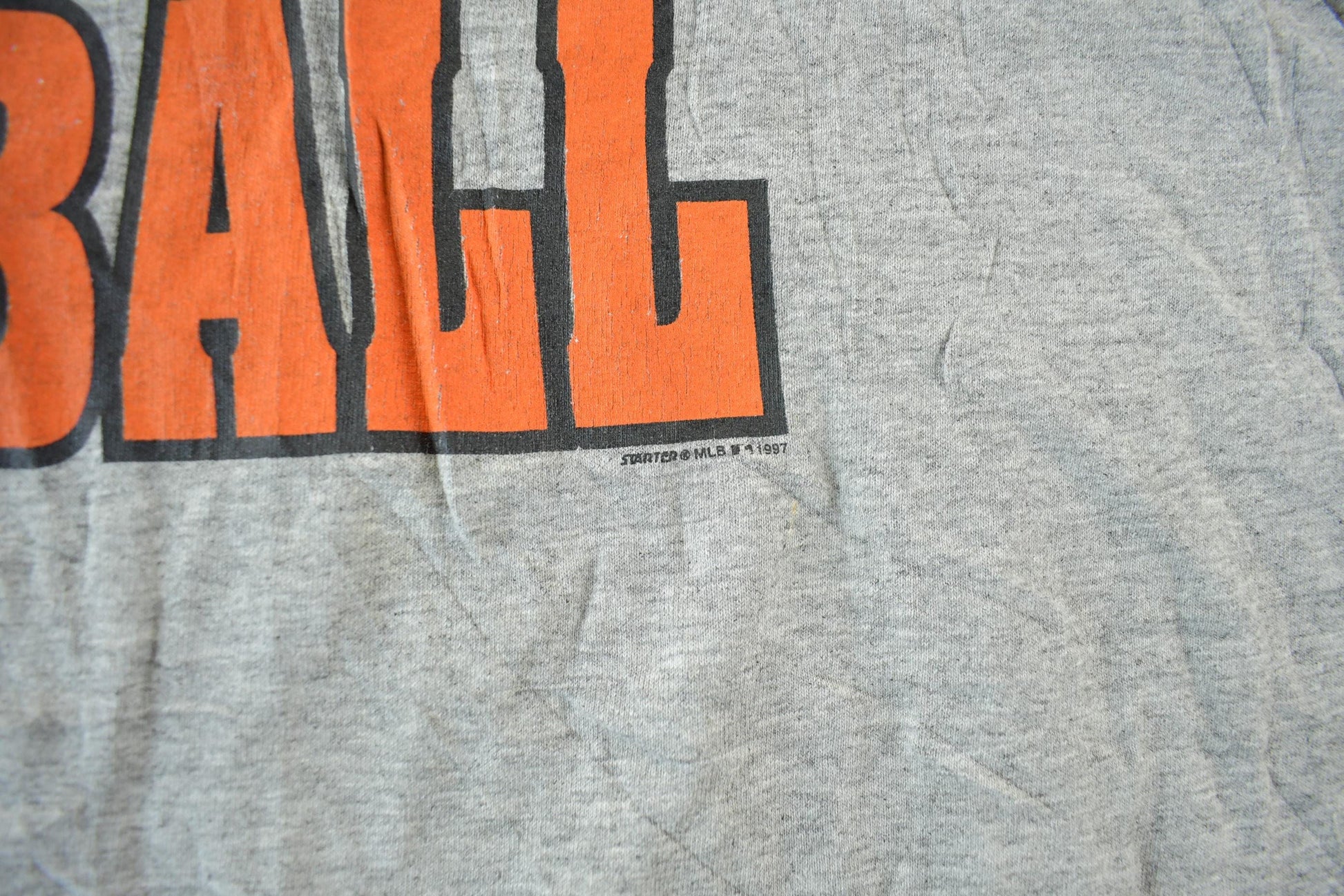 MLB Clothing > Gender Neutral Adult Clothing > Tops & Tees > T Shirts Vintage 1990s Baltimore Orioles MLB Graphic T-Shirt Men's XL